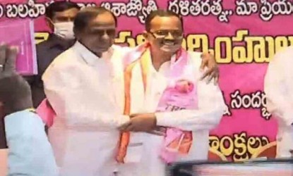 మోత్కుపల్లికి గులాబీ కారులో లిఫ్ట్...ఎందుకో?  img