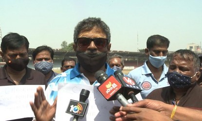 కాంట్రాక్ట్ కోచ్ల కష్టాలు ఎవరికెరుక?  img