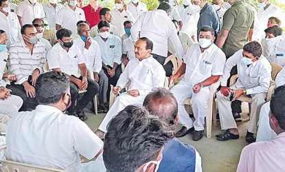 నన్ను దెబ్బ తీయడం ఎవరివల్లా కాదు: ఈటల  img