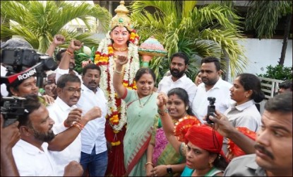 జాగృతి బాటలో కవిత ఇక విమర్శలే   img