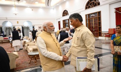 మోడీ-బాబు షేక్ హ్యాండ్ తెలంగాణ కోసమేనట! img