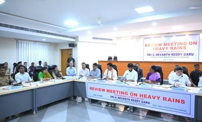 పంట నష్ట పరిహారం: ఎకరానికి 10,000  img