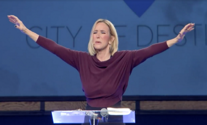 దేవుడు చెపుతున్నాడు...ట్రంప్ గెలుపు తధ్యం: పౌలా వైట్ img